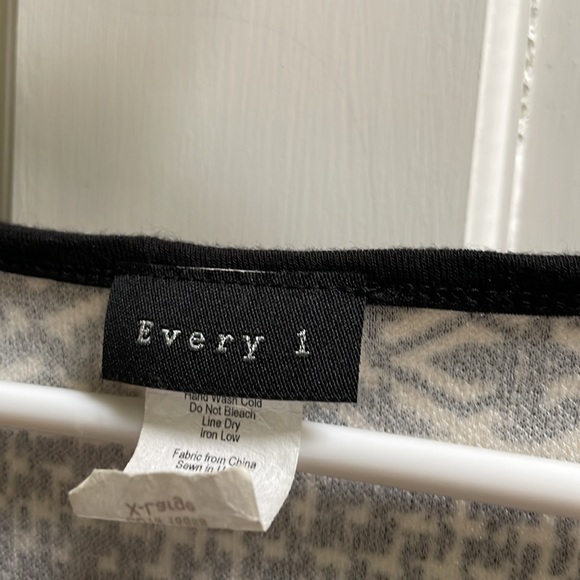 Every 1 Black and Cream Dress size XL. - Picture 3 of 5